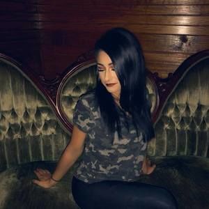 Meet your Posher, Olivia miranda